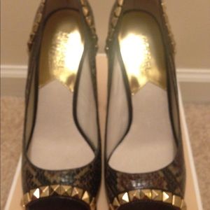 Michael Kors brown reptile heels w/goldcolor studs